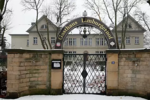 Das Feierabendhaus wurde früher als Gasthaus genutzt, wir auf diesem Foto aus dem Jahr 2010 zu sehen ist. 