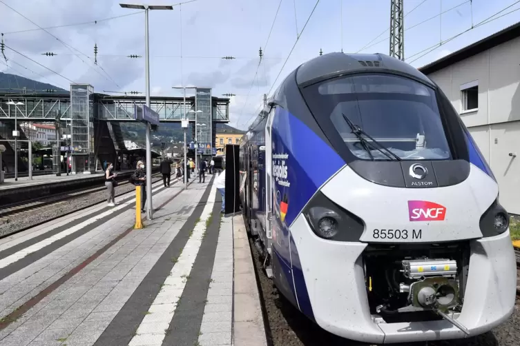 Ab Ende 2024 sollen von Neustadt über Landau und Weißenburg nach Straßburg neue „Régiolis“ von Alstom fahren, die über Leit- und