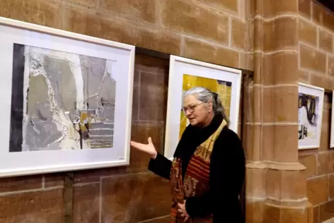  Greift das Leid als Thema auf: die Ausstellung „Kreuzwege" mit abstrakter Malerei von Monika Bozem. 