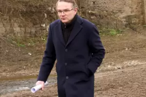 Der Vorsitzende des Untersuchungsausschusses Flutkatastrophe, Martin Haller (SPD), bei einer Ortsbegehung. Der Vorsitzende des Untersuchungsausschusses Flutkatastrophe, Martin Haller (SPD), bei einer Ortsbegehung.