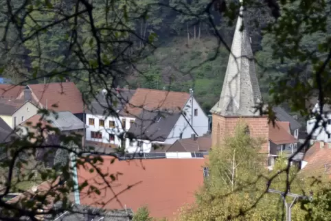 Träger des Wiesbacher Kindergartens ist ein Zweckverband der Gemeinden Wiesbach, Käshofen und Krähenberg. Krähenbergs Bürgermeis