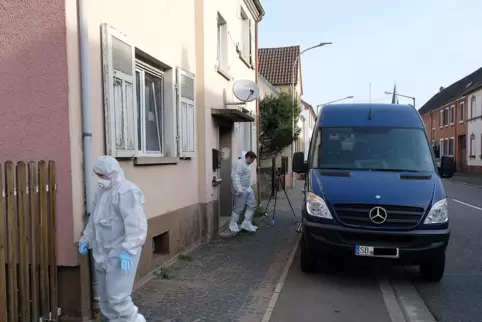 Am 7. September kam es zur Bluttat in Blieskastel-Webenheim. Am Tag nach der Tat sicherte die Polizei die Spuren. Seit Freitag s