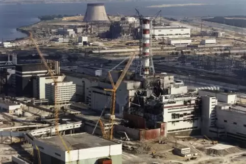 Das zerstörte Atomkraftwerk – eine Aufnahme von Oktober 1986. 