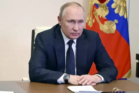 Im Krieg gegen die Ukraine geht der russische Präsident Wladimir Putin mit drakonischen Haftstrafen gegen missliebige Berichters