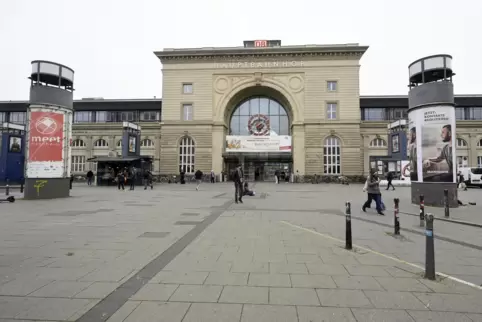 Der Betrunkene war im Hauptbahnhofgebäude unterwegs. 
