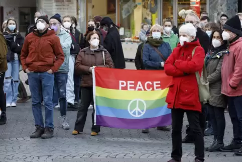 Für Frieden wurde am Freitag vor der Stiftskirche demonstriert. 