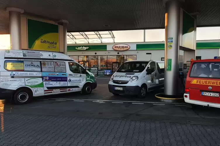 Auf dem Weg an die Grenze ist mehr als ein Tankstopp n&ouml;tig.