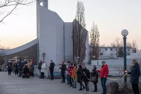 Etwa 150 Menschen waren gekommen. 