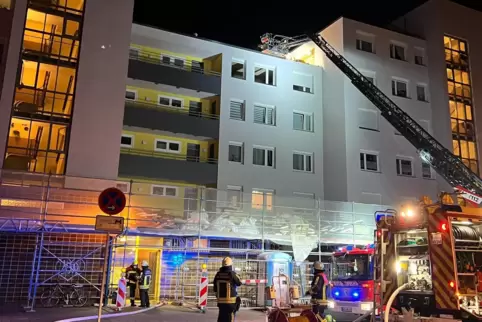 Unser Bild zeigt den Einsatz der Feuerwehr am Freitagabend. 