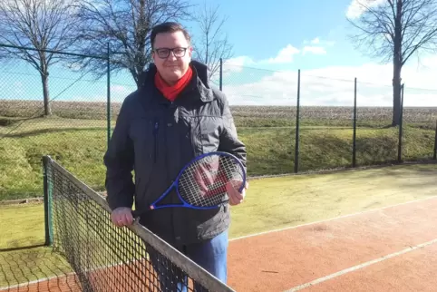 Den Vereinen möchte Patrick Sema, hier beim Tennisverein in Herschberg, einen Vereinslotsen zur Seite stellen, der zum Beispiel 