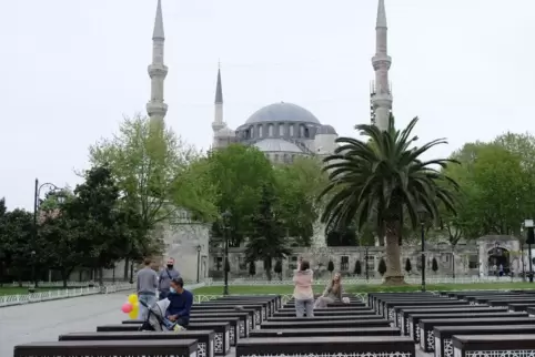 Russen stellen die meisten Urlauber in der Türkei. Unser Bild zeigt die Blaue Moschee in Istanbul.