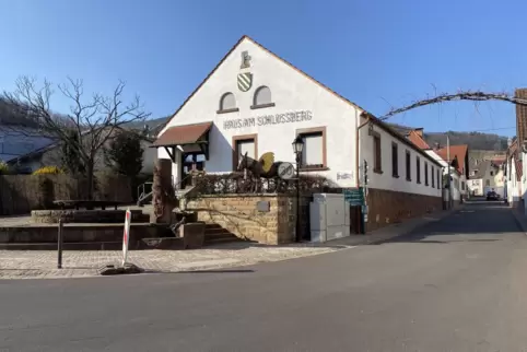 Die Bäckerei-Filiale ist im vorderen Bereich des Haus am Schlossberg eingerichtet. Die Bäckerei-Filiale ist im vorderen Bereich des Haus am Schlossberg eingerichtet.