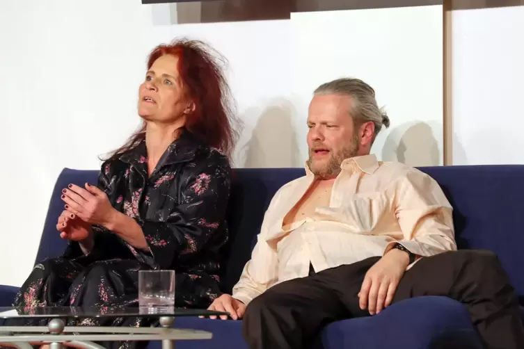 &bdquo;Happy&ldquo;: Szene mit Monika-Margret Steger und Markus Maier.