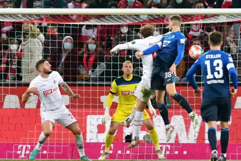 So köpfte Stefan Posch den 1:0-Siegtreffer.