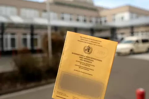 Eintritt nur noch mit Bescheinigung: Für Personal, das im Gesundheitswesen tätig ist, gilt ab Mitte März eine Impfpflicht. Auch 