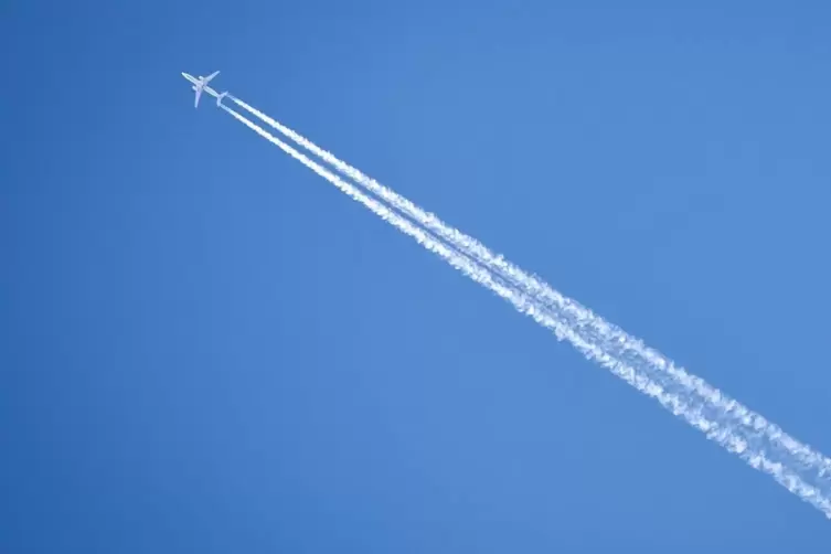 Erst am Mittwoch wurden 80 Tonnen Kerosin über der Pfalz versprüht. 