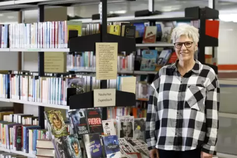 Corinna Böhlke leitet die Schulbibliothek an der IGS Bertha von Suttner mit gut 5000 Büchern und Tonträgern.