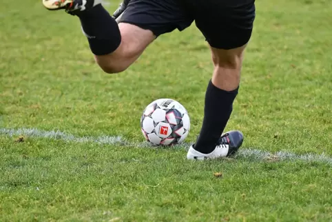 Am 27. März sollen die Auf- und Abstiegsrunden im Amateurfußball beginnen.