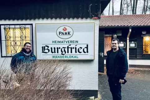 Simon Müller (links) und Kai Glöckner führen den Heimatverein Burgfried und wollen die Hütte des Vereins in der Gutenbach wieder