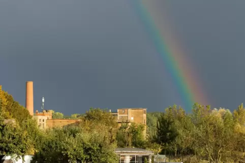 Regenbogen über dem Industriehof: Aufnahme von 2021. 