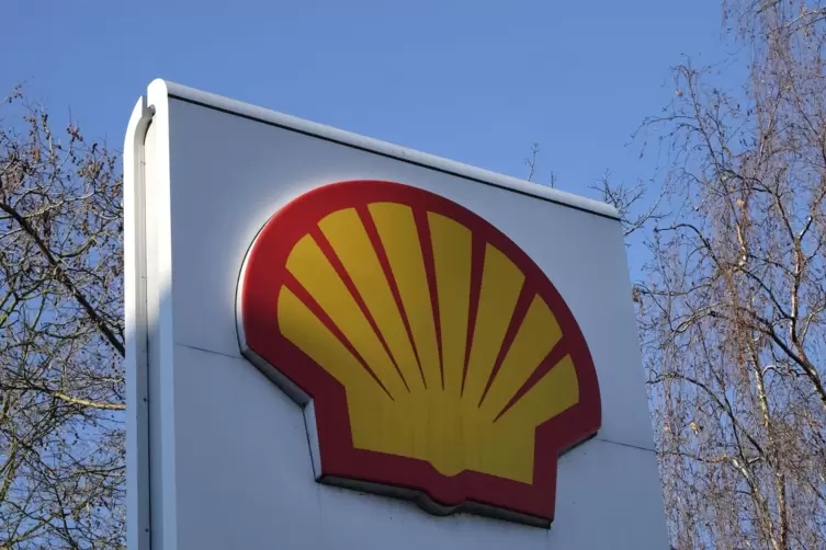 Shell hat sich entschuldigt, weil der Konzern noch nach dem Beginn der Ukraine-Invasion russisches Erdöl gekauft hat. 