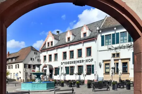 2022 wieder mit einem Stern dabei: das Restaurant Schwarzer Hahn im Deidesheimer Hof. 