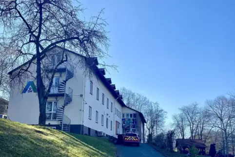 Die ehemalige Jugendherberge in Steinbach dient als erste Anlaufstelle für die Flüchtlinge im Kreis.