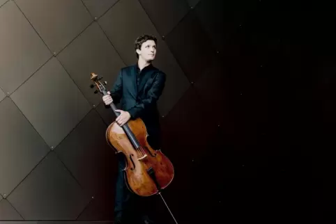 Der Solist am Cello: Maximilian Hornung.