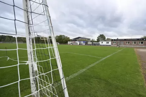 Wird modernisiert: die Bezirkssportanlage Rheingönheim.