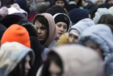 Grenzübergang im Dorf Medyka in Polen: Immer mehr Menschen flüchten aus der Ukraine. 