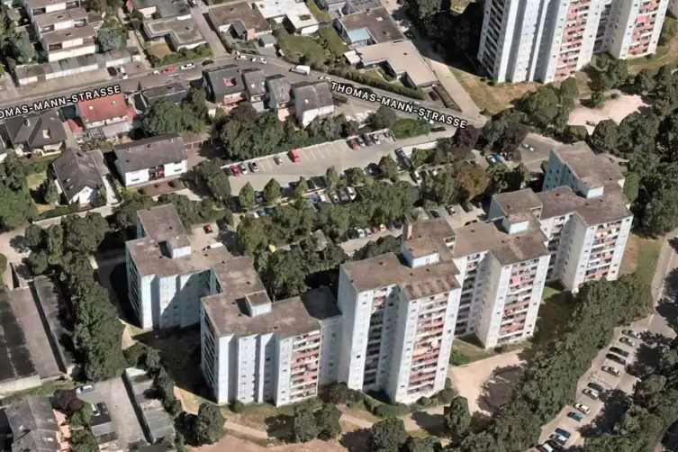 Die 214 Wohnungen in dem Komplex in der Stefan-Zweig-Straße sollen durch Neubauten ersetzt werden.