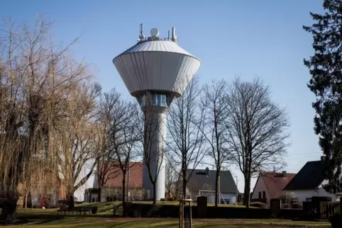 Wasserturm in Martinshöhe: Beim kühlen Nass muss noch einmal nachgerechnet werden. 