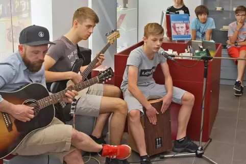  Musik, Musik, Musik: Auch die Musikschule hofft, endlich wieder richtig in die Saiten greifen zu können. 