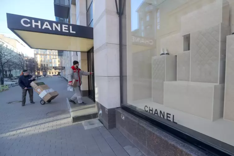 Chanel hat 17 Gesch&auml;fte und etwa 370 Mitarbeiter in Russland. Das Foto entstand in St. Petersburg. Inzwischen haben die Boutique
