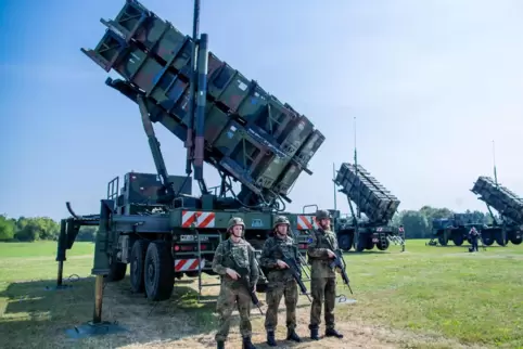 Flugabwehrraketengruppe 21 der Luftwaffe der Bundeswehr üben den Aufbau einer Luftverteidigungsstellung. 