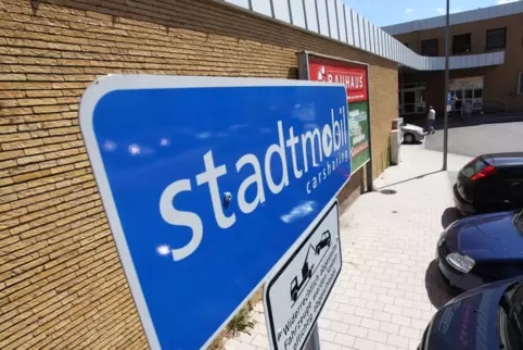 Ein Car-Sharing-Anbieter ist Stadtmobil – hier ein fester Platz am Hauptbahnhof. 