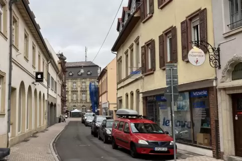 Soll für Anlieger erreichbar bleiben: die Karmeliterstraße. Soll für Anlieger erreichbar bleiben: die Karmeliterstraße.