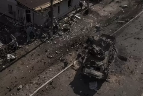 Ein zerstörter russischer Panzer nördlich von Kiew.