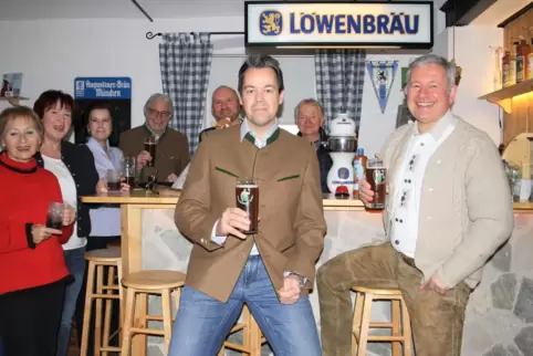 Zwockelstammtisch: Nicolas Mayer (vorne) unter Gleichgesinnten. 