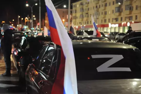 Unterstützung für das Militär: Mittlerweile prangt das „Z“ in Russland auf vielen Autos. Unser Bild entstand in Moskau.