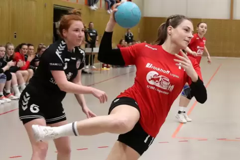 Die meisten Tore für Lingenfeld/Schwegenheim: Elena Cairo (am Ball).
