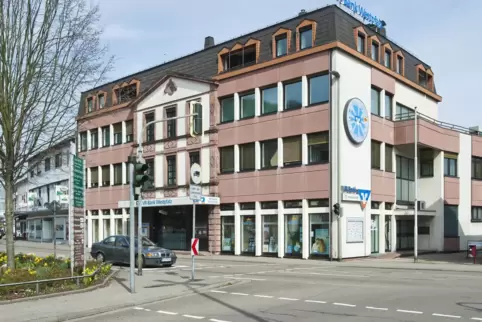 Das Jugend- und Sozialamt des Landkreises soll im Gebäude der früheren VR-Bank in Landstuhl und in einem nahen Gebäude auf der g