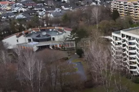 Die Bienwaldschule (links) ist seit Sommer 2020 geschlossen. 