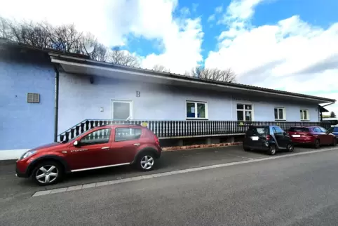 In die frühere Praxis für Logopädie von Astrid Brunn-Chelius, die gegenüber dem Haupthaus von Haus Moosalb am Bahnhof von Waldfi