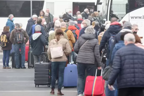 In Hamburg fallen am Dienstag alle 87 geplanten Abflüge aus. 