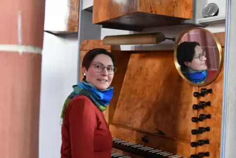 Erstes Herantasten an den neuen Wirkungsort: Charlotte Noreiks an der Orgel der Schlosskirche in Bad Dürkheim, ihrem künftigen „