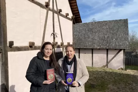 Heike Beardsley (links) und Ulrike Vögl haben sich für ihre historischen Romane die Keltenzeit als Vorbild genommen. Regelmäßige