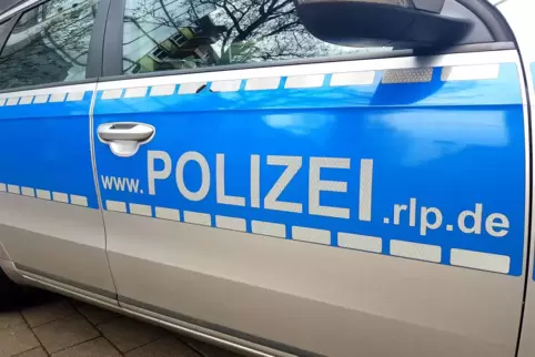 Gegen die Frau wird nun unter anderem wegen des illegalen Besitzes von Drogen ermittelt. 