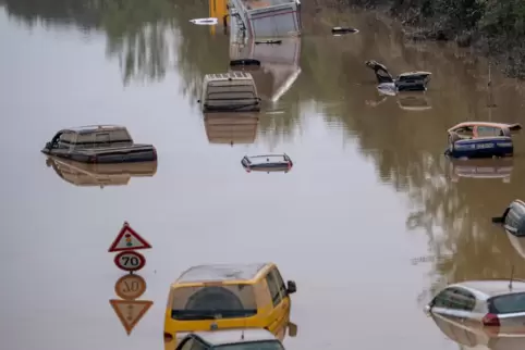 Folge des Klimawandels: Immer öfter sind auch in Deutschland Straßen überflutet.