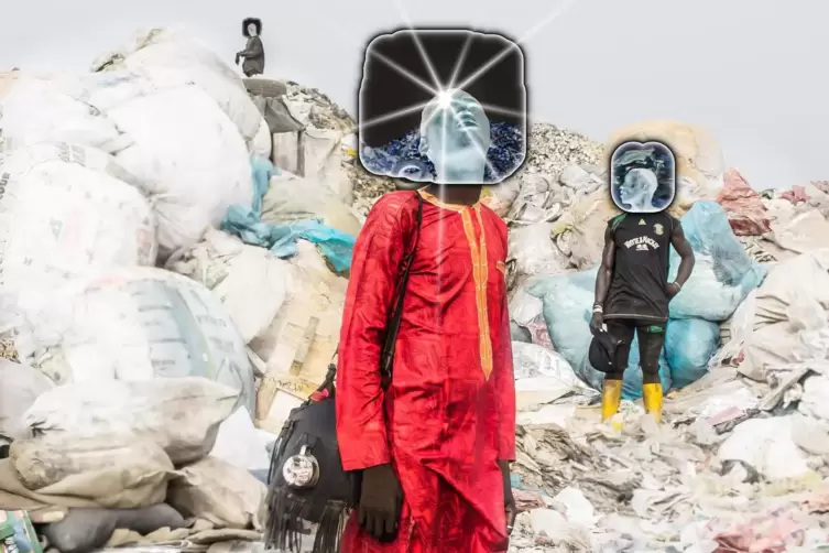 Müllwelt Afrika: ein Bild des jungen nigerianischen Fotokünstlers Aàdesokan aus der Serie „Waste Identity“, 2020.
